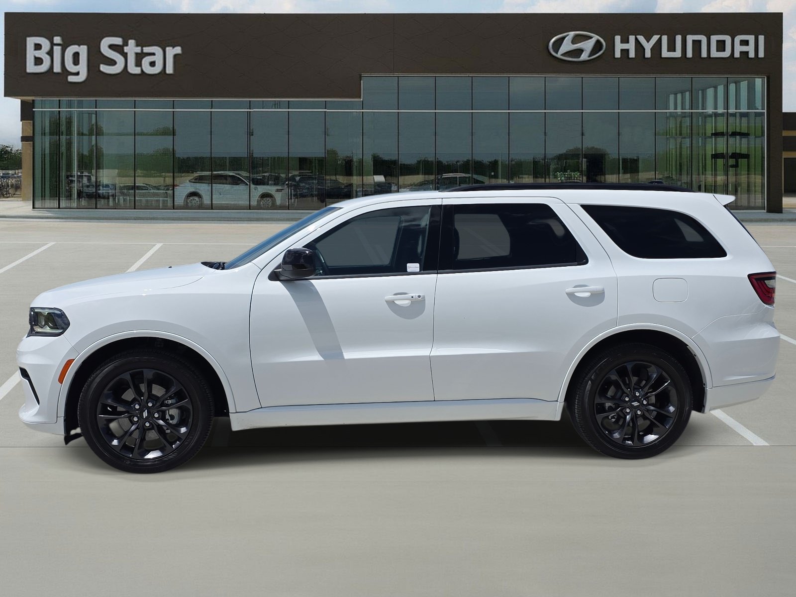 Used 2025 Dodge Durango GT w/ Blacktop Package RWD image 2