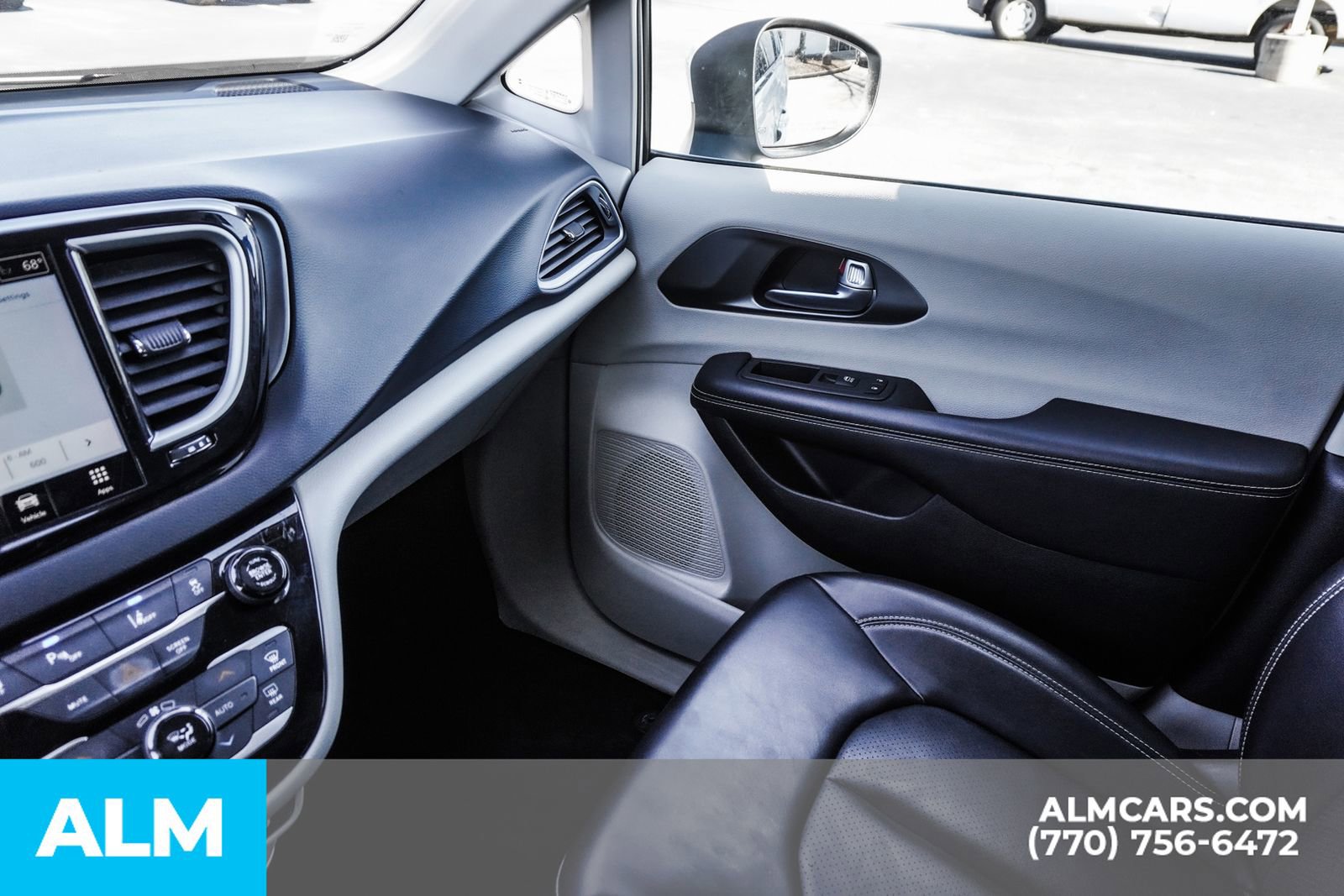 Used 2023 Chrysler Pacifica Touring-L image 45