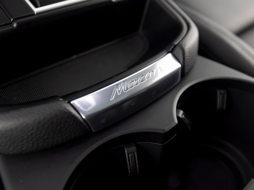 Certified 2026 Porsche Macan AWD/4WD image 29