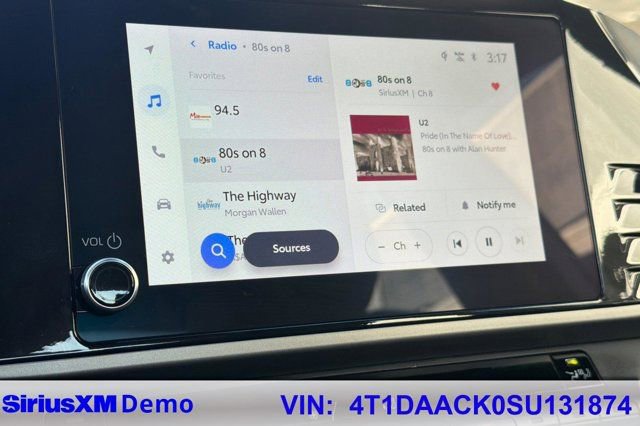 Used 2025 Toyota Camry LE image 27