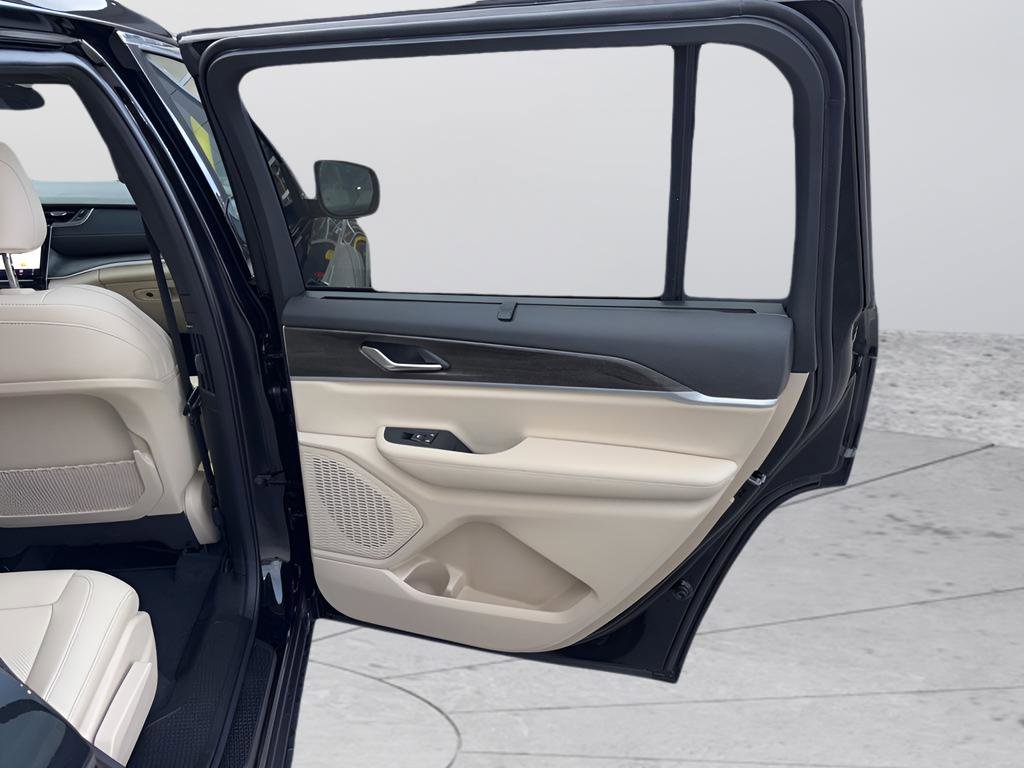 New 2025 Jeep Grand Cherokee L Limited w/ Luxury Tech Group II image 49