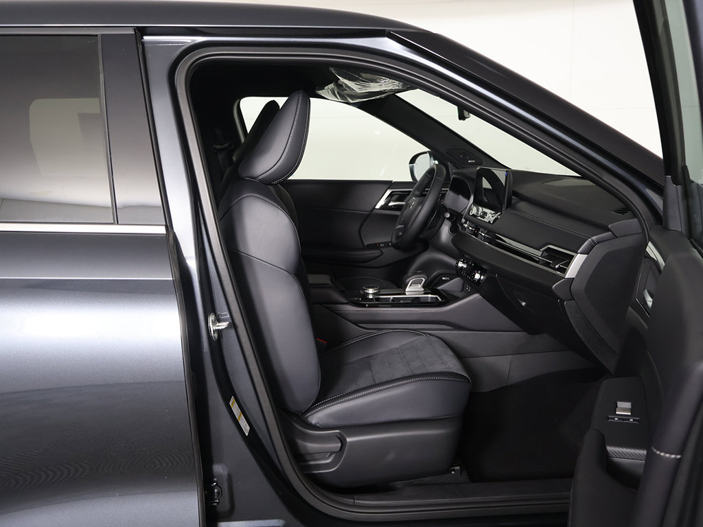New 2026 Mitsubishi Outlander LE AWD/4WD image 29
