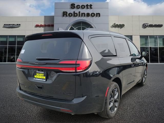 New 2026 Chrysler Pacifica Limited w/ S Appearance Package image 4