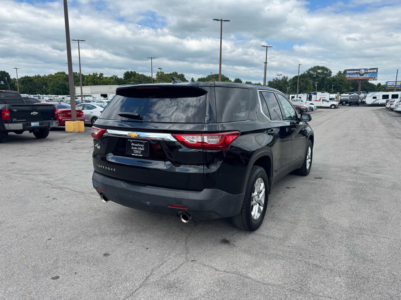 Used 2018 Chevrolet Traverse LS FWD image 3