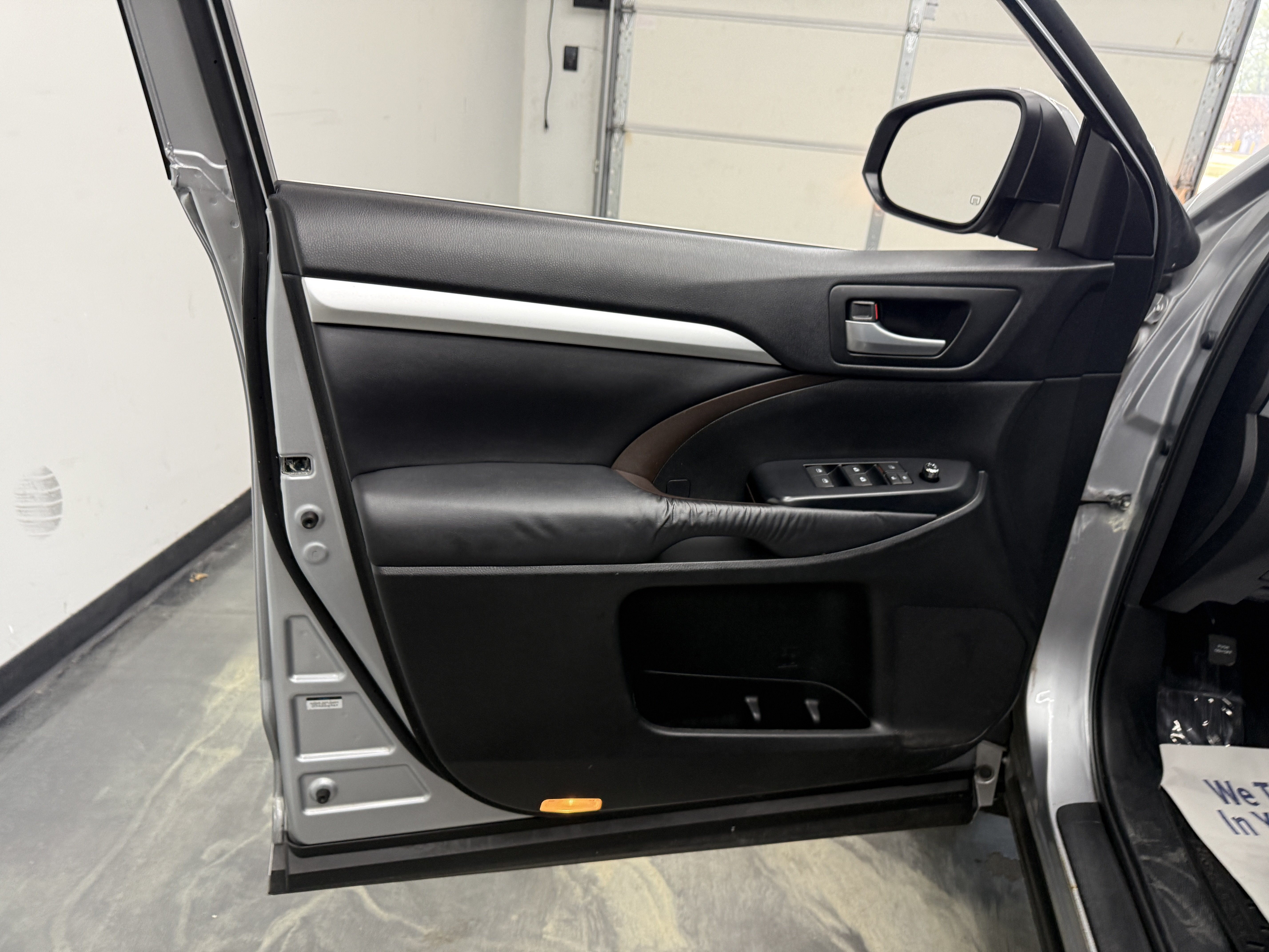 Used 2016 Toyota Highlander XLE AWD/4WD image 9
