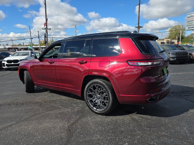 Used 2025 Jeep Grand Cherokee L Summit AWD/4WD image 4