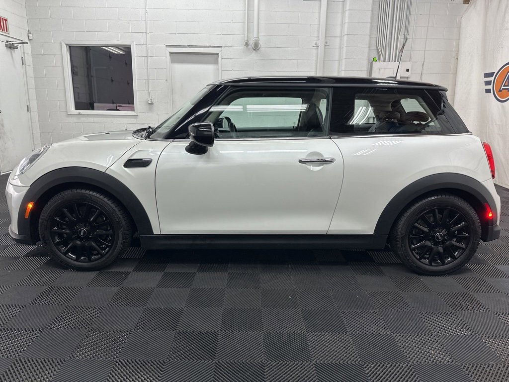 Used 2023 MINI Cooper 2-Door Hardtop image 6