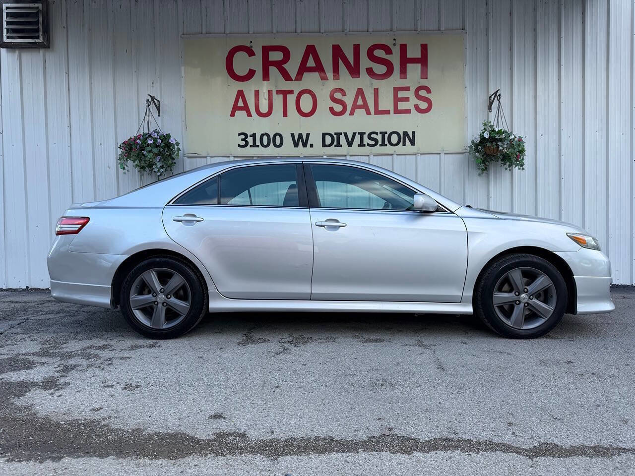Used 2010 Toyota Camry SE FWD image 5