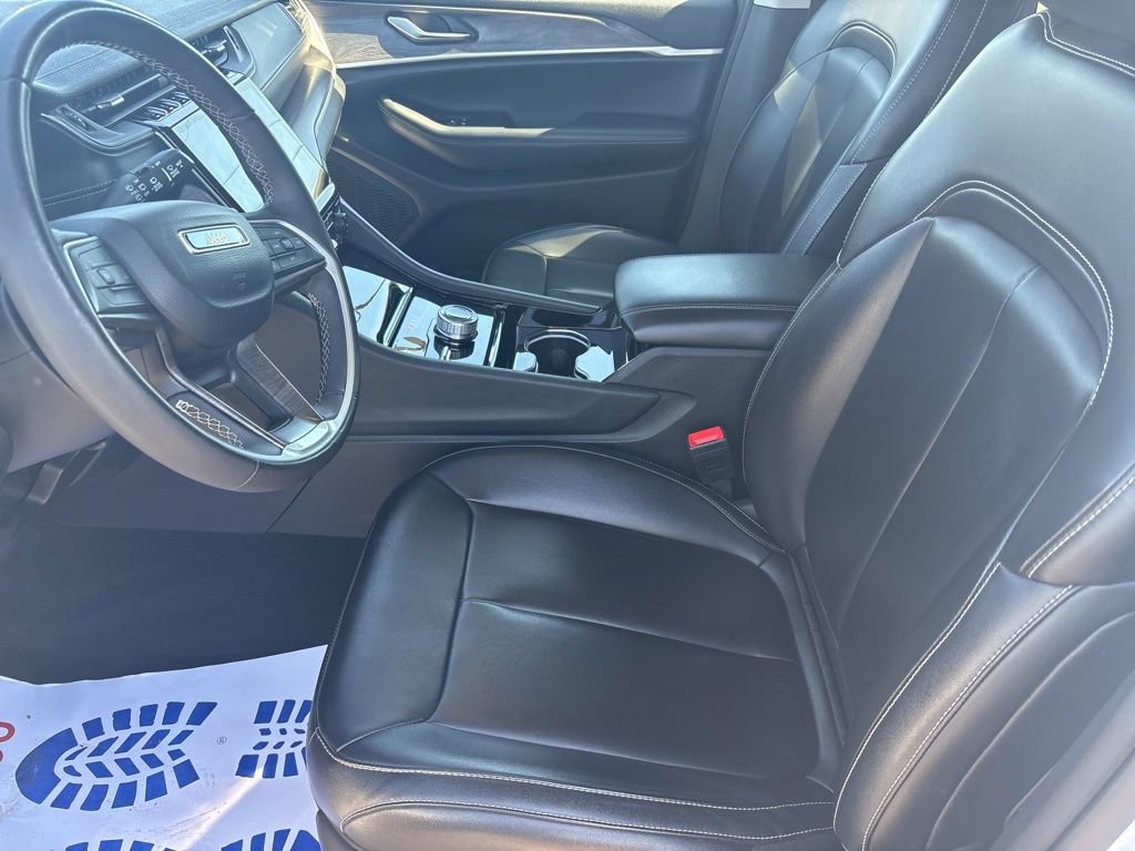 Certified 2023 Jeep Grand Cherokee Limited w/ Black Appearance Package AWD/4WD image 17