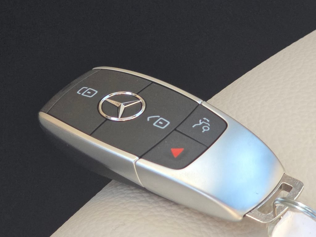 New 2026 Mercedes-Benz GLB 250 4MATIC image 38