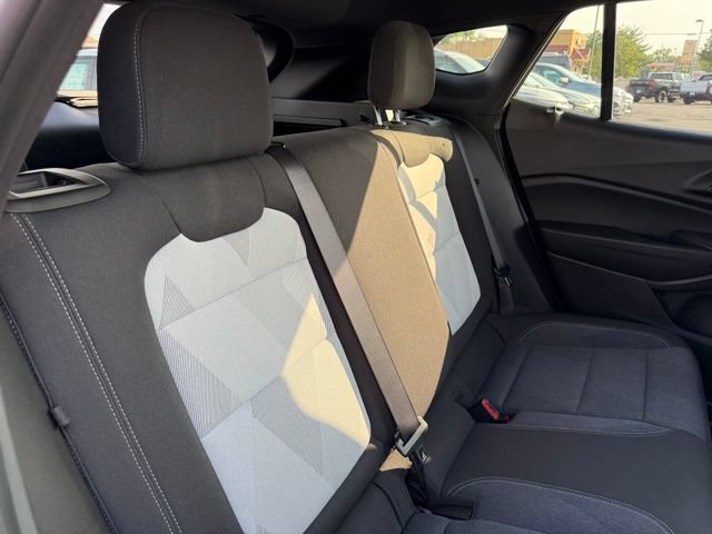 Used 2025 Chevrolet Trax RS w/ Sunroof Package FWD image 11