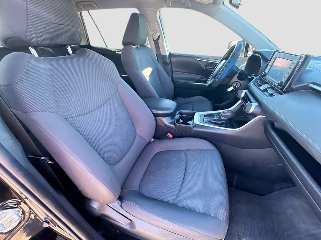 Used 2021 Toyota RAV4 LE image 18
