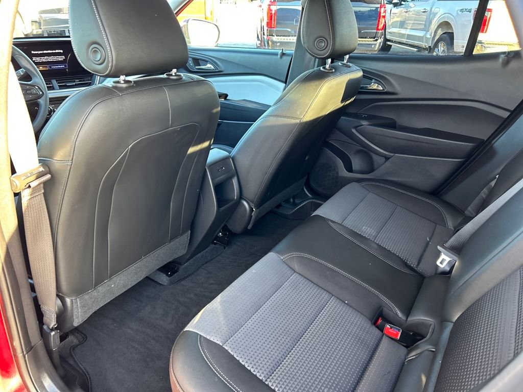 Used 2025 Chevrolet Trax LT image 17