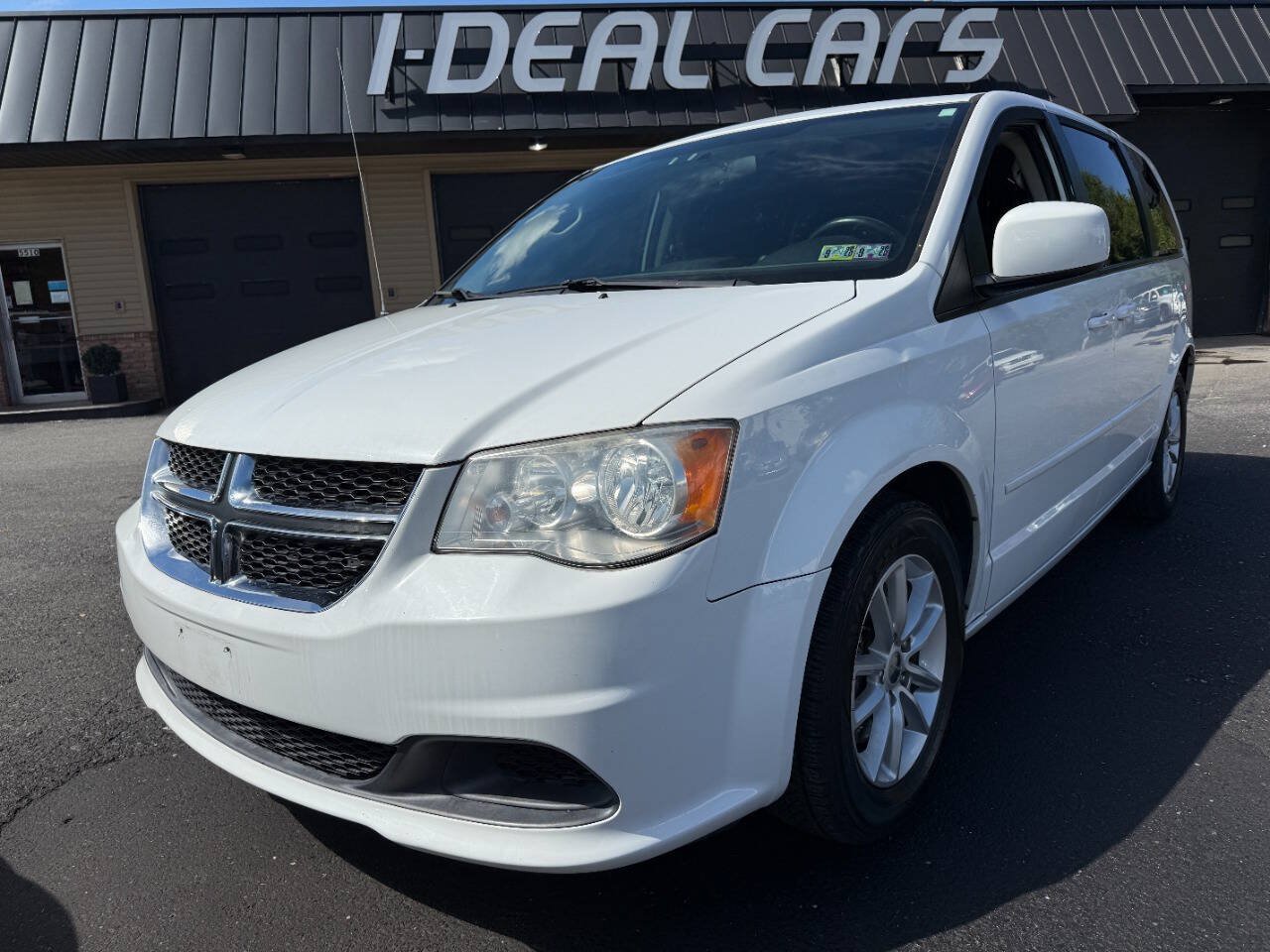 Used 2015 Dodge Grand Caravan SXT w/ Security Group FWD image 40