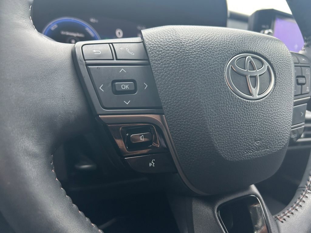 Used 2025 Toyota Camry XLE image 17