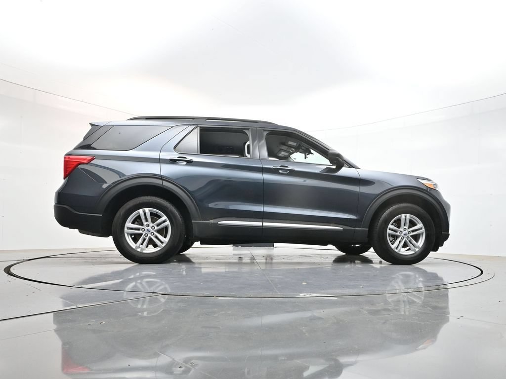 Used 2023 Ford Explorer XLT w/ Equipment Group 202A AWD/4WD image 39