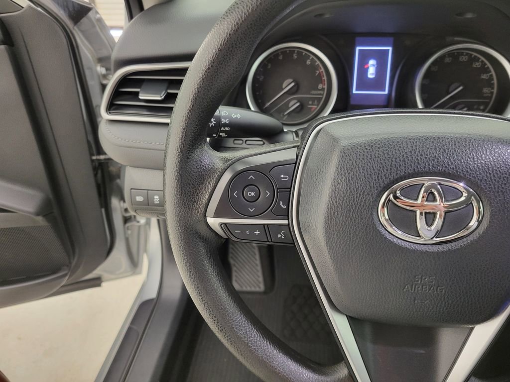 Used 2022 Toyota Camry LE image 5