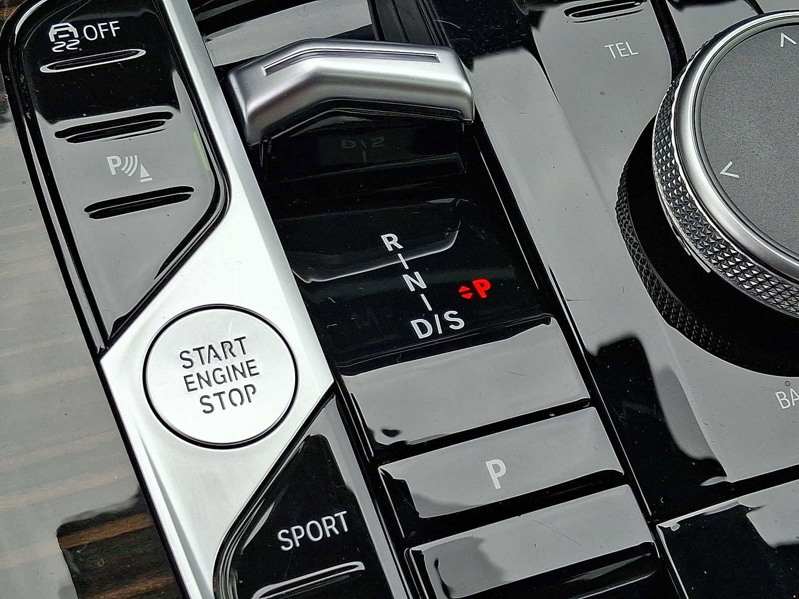 Used 2024 BMW X7 xDrive40i w/ M Sport Package image 17