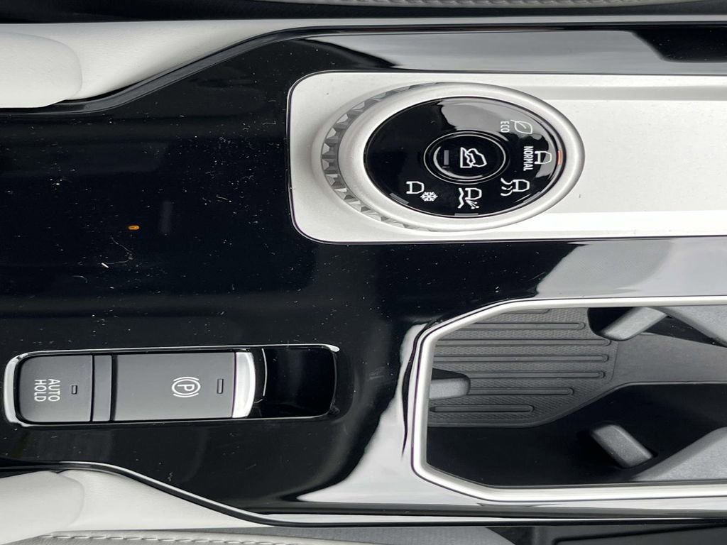 New 2026 Mitsubishi Outlander SE image 21