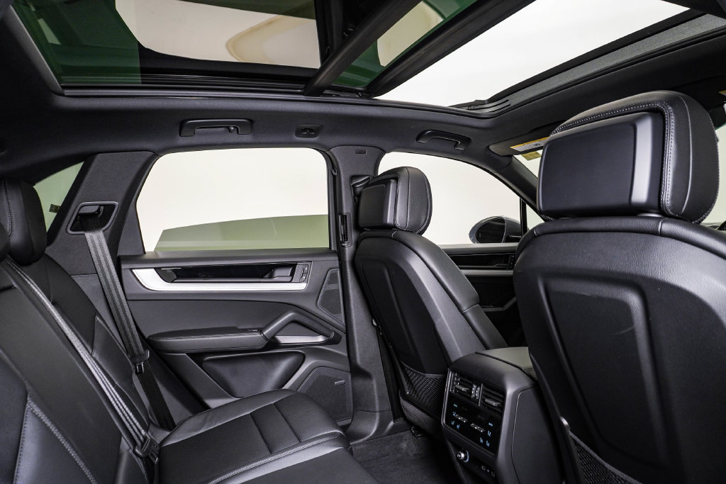 Certified 2026 Porsche Cayenne E-Hybrid AWD/4WD image 16