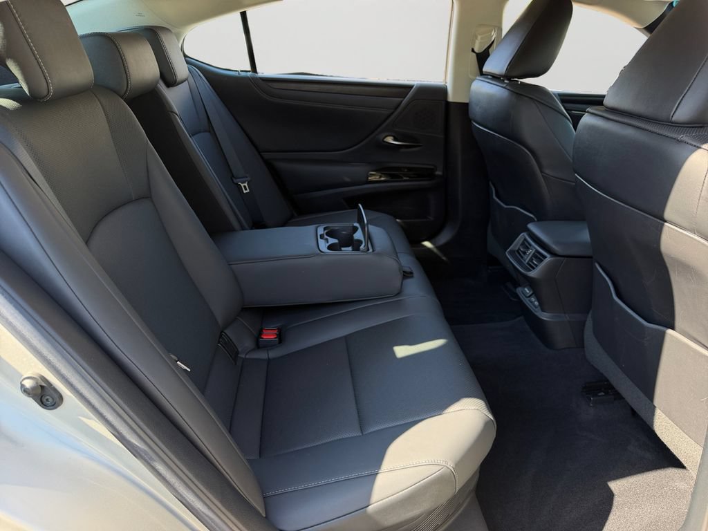 Certified 2022 Lexus ES 300h w/ Premium Package FWD image 10