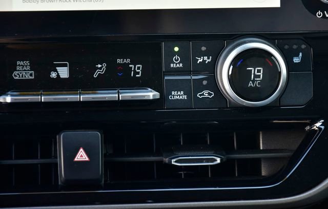 Used 2023 Toyota Highlander Bronze Edition image 26