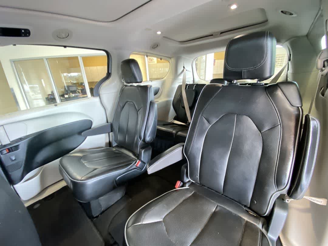 Used 2018 Chrysler Pacifica Limited FWD image 26