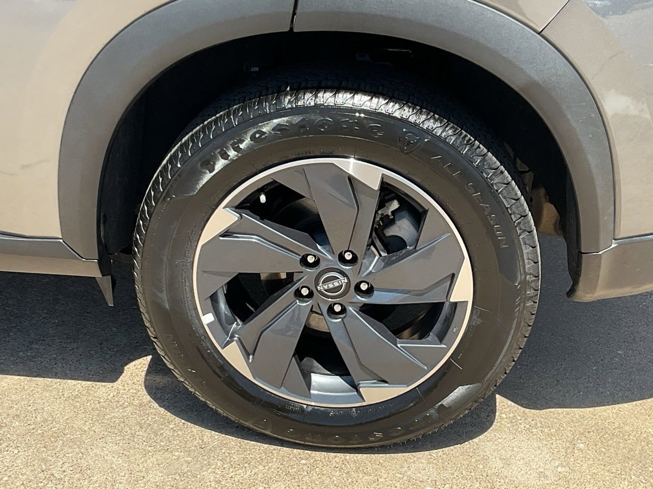 Used 2025 Nissan Rogue SV image 8