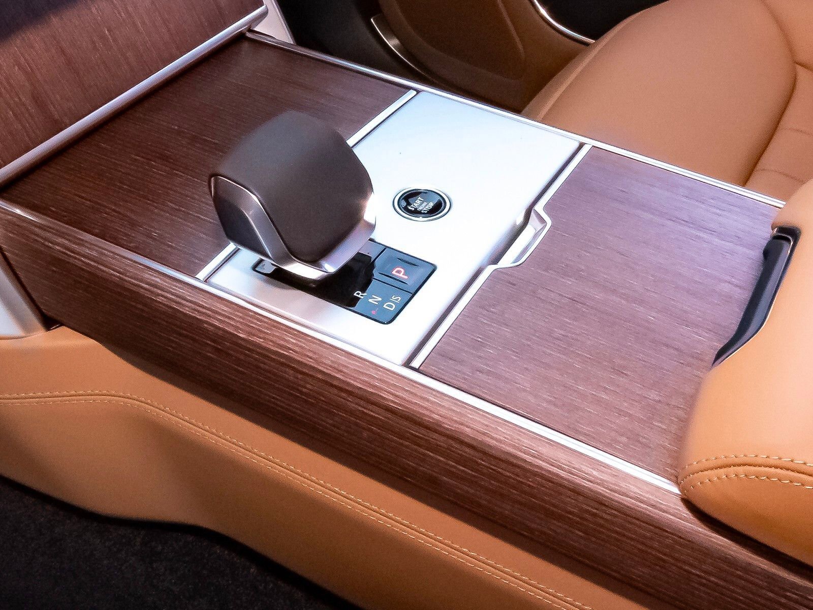 New 2025 Land Rover Range Rover SE image 27