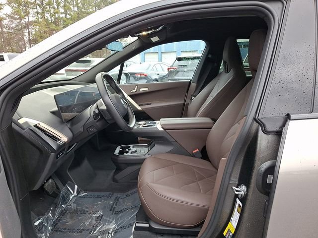 Used 2024 BMW iX xDrive50 w/ Premium Package image 17