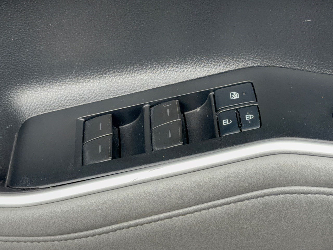 Used 2021 Toyota Highlander XLE AWD/4WD image 15