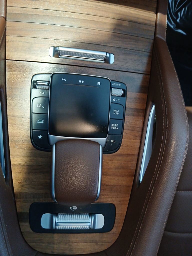 Used 2024 Mercedes-Benz GLS 450 4MATIC image 41