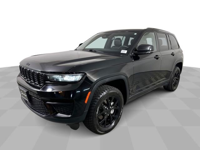 Used 2024 Jeep Grand Cherokee Altitude AWD/4WD image 4