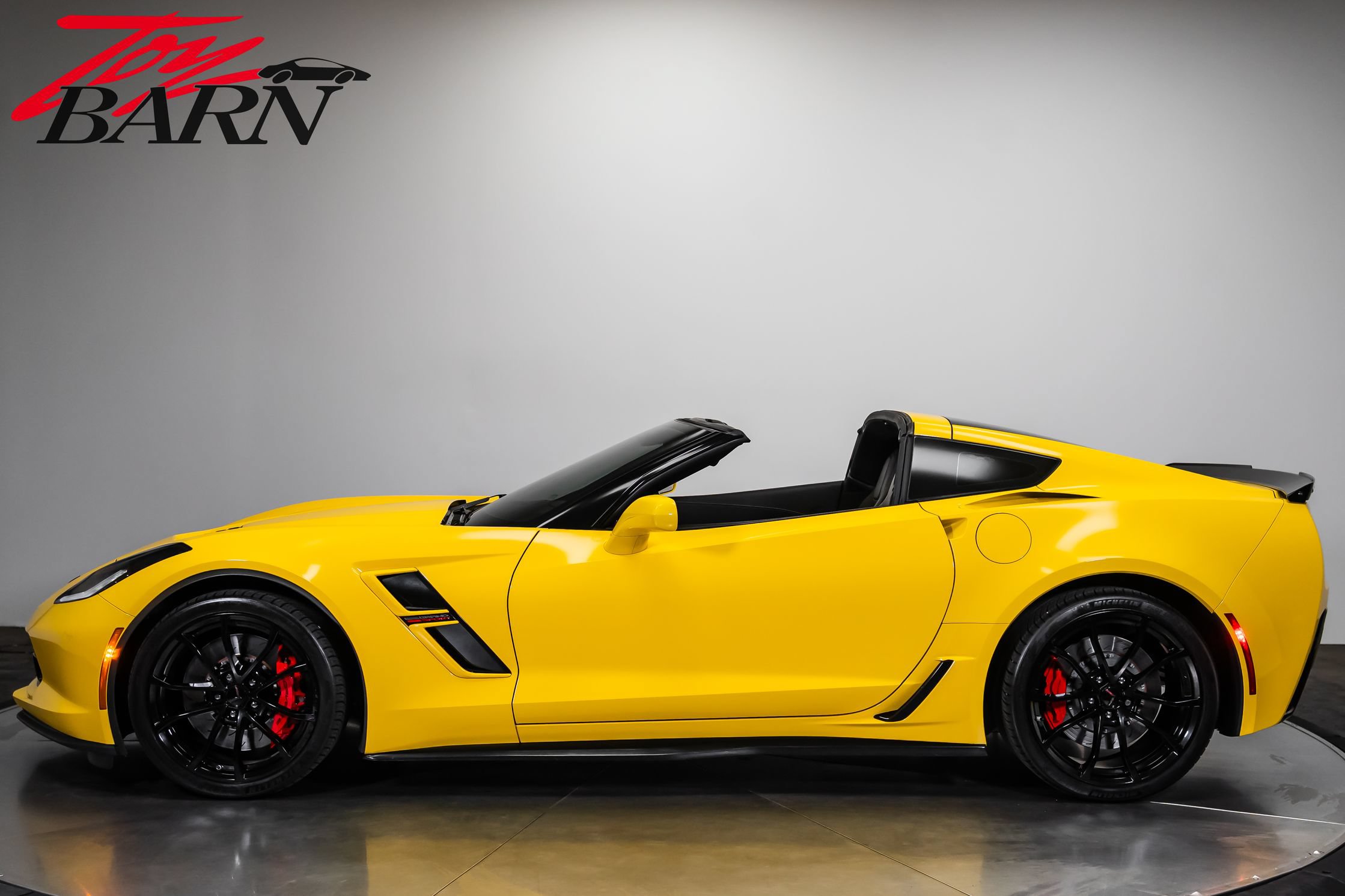 Used 2019 Chevrolet Corvette Grand Sport w/ Carbon Flash Badge Package RWD video 2