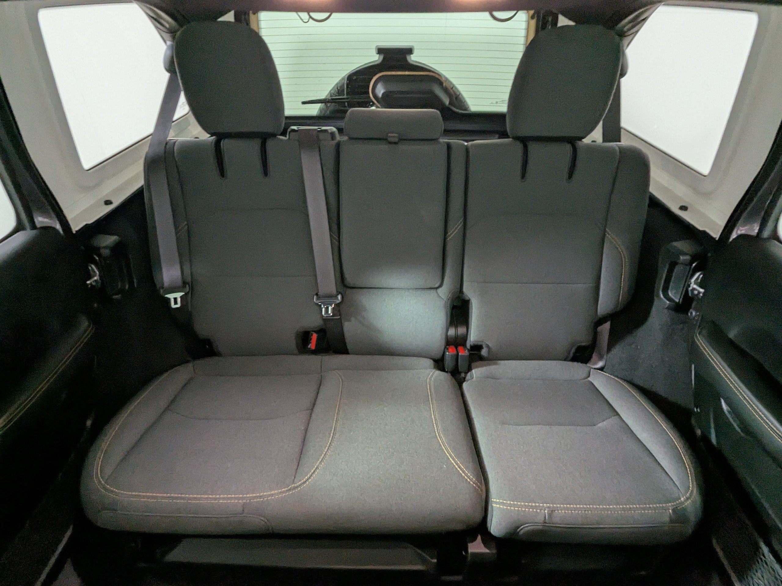 Used 2025 Jeep Wrangler Sahara AWD/4WD image 14