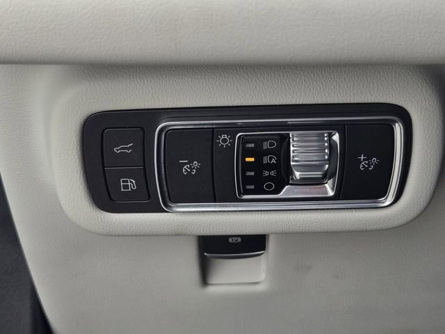 Used 2026 Lincoln Nautilus Premier AWD/4WD image 27