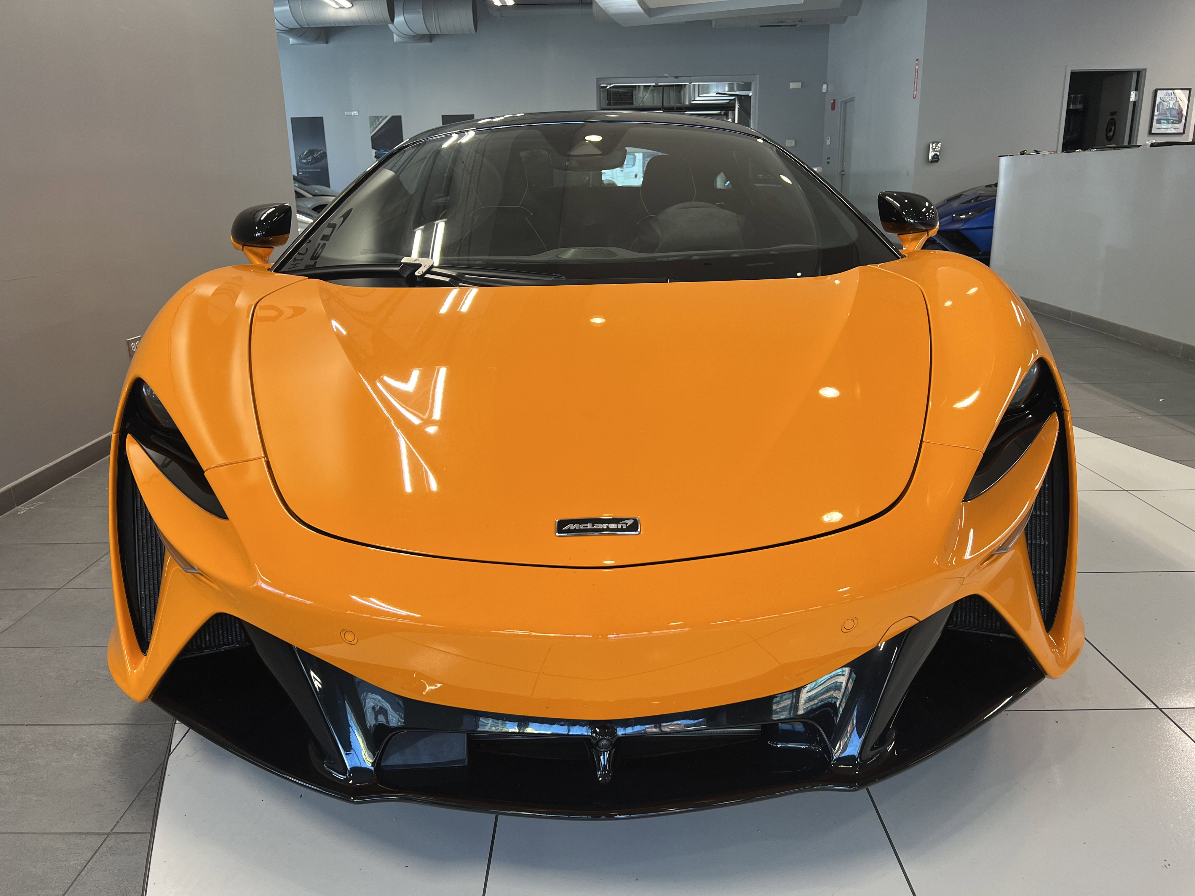 Used 2023 McLaren Artura image 9