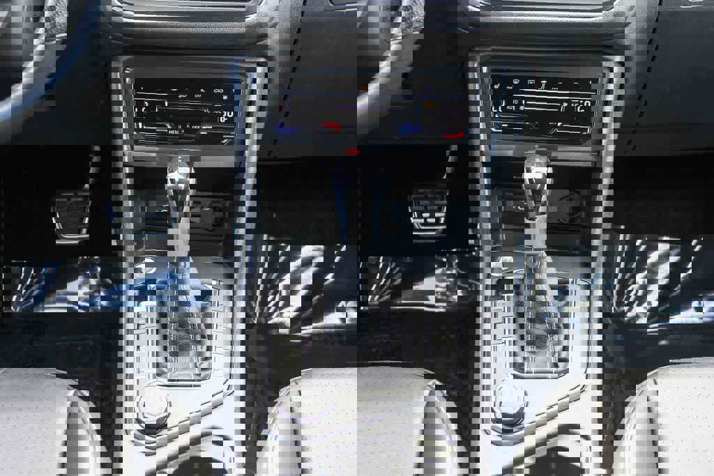 Used 2024 Volkswagen Tiguan SE R-Line image 14