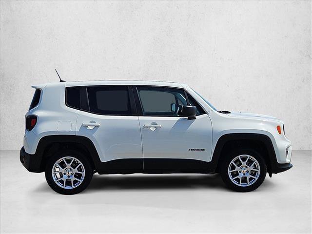Used 2023 Jeep Renegade Latitude AWD/4WD image 4
