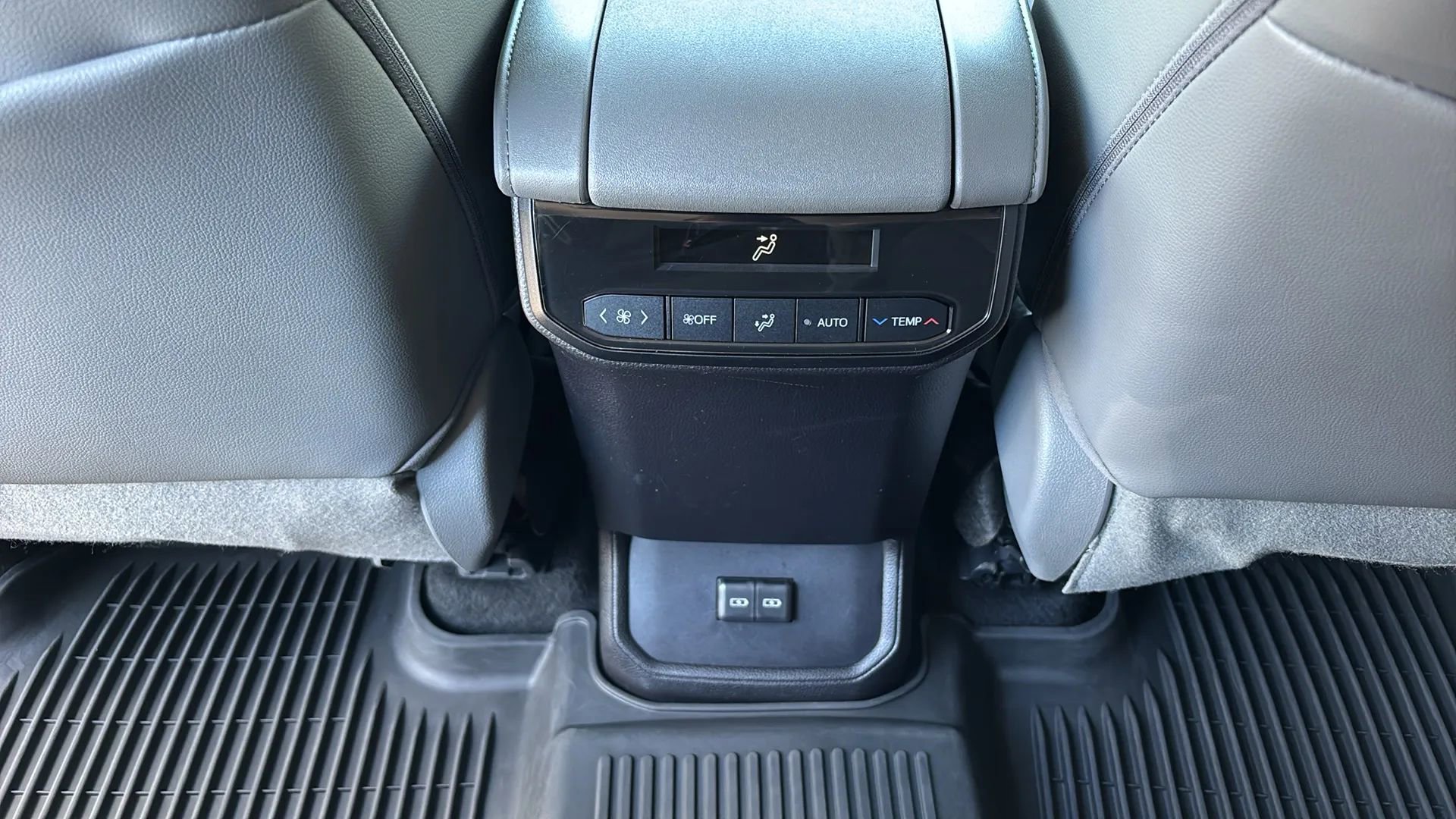 Used 2023 Toyota Highlander XLE image 33