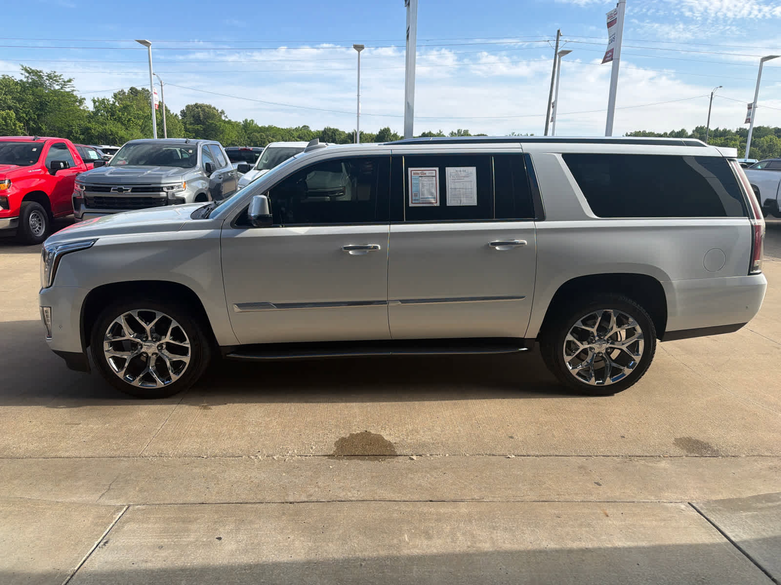 Used 2020 Cadillac Escalade ESV Premium Luxury AWD/4WD image 3