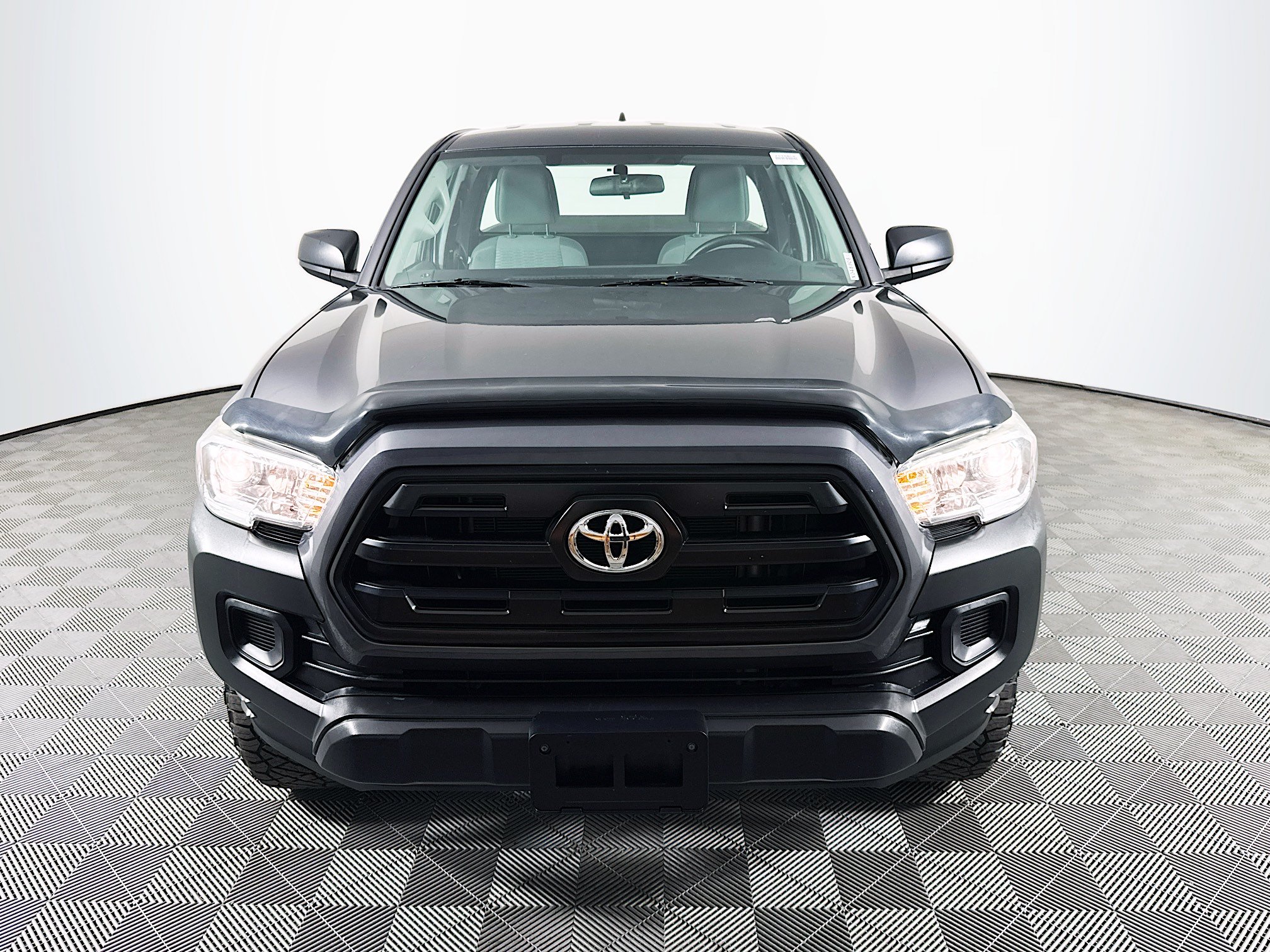 Used 2017 Toyota Tacoma SR AWD/4WD image 2