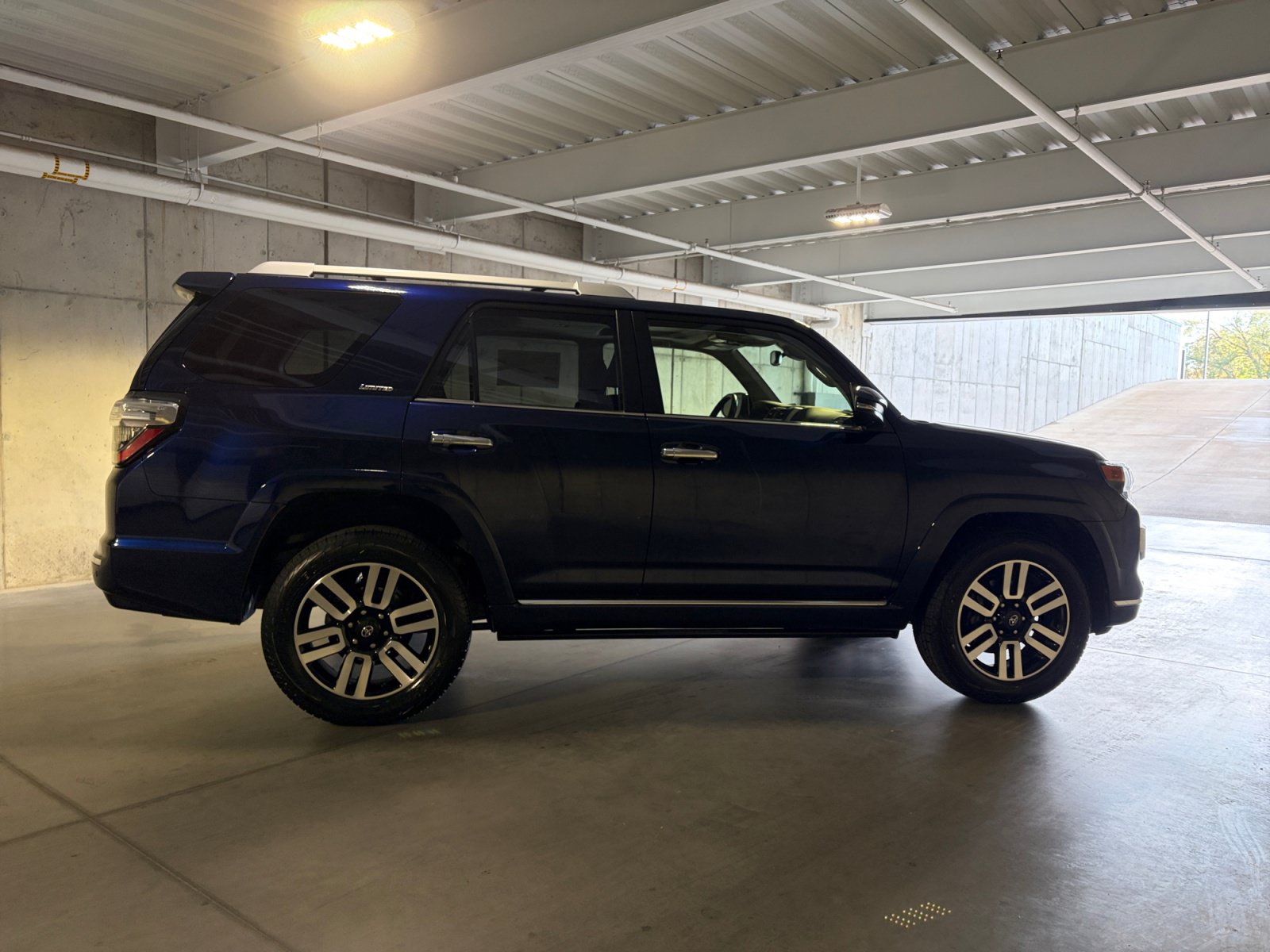 Used 2022 Toyota 4Runner Limited AWD/4WD image 8