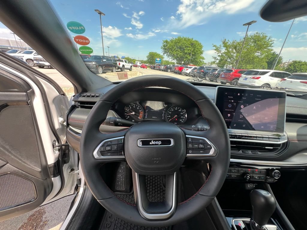 Used 2025 Jeep Compass Trailhawk w/ Trailer Tow Group AWD/4WD image 38