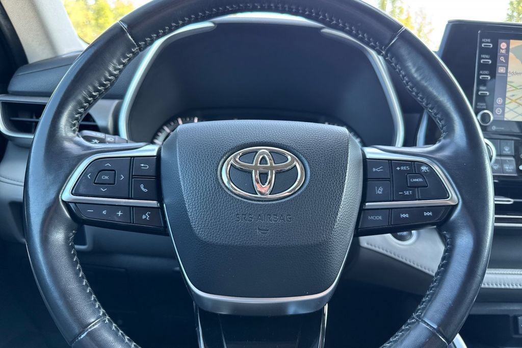 Used 2021 Toyota Highlander XLE AWD/4WD image 29