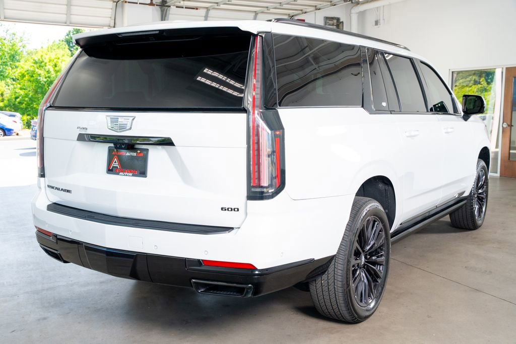 Used 2025 Cadillac Escalade ESV Sport Platinum w/ LPO, ONYX Package RWD image 10