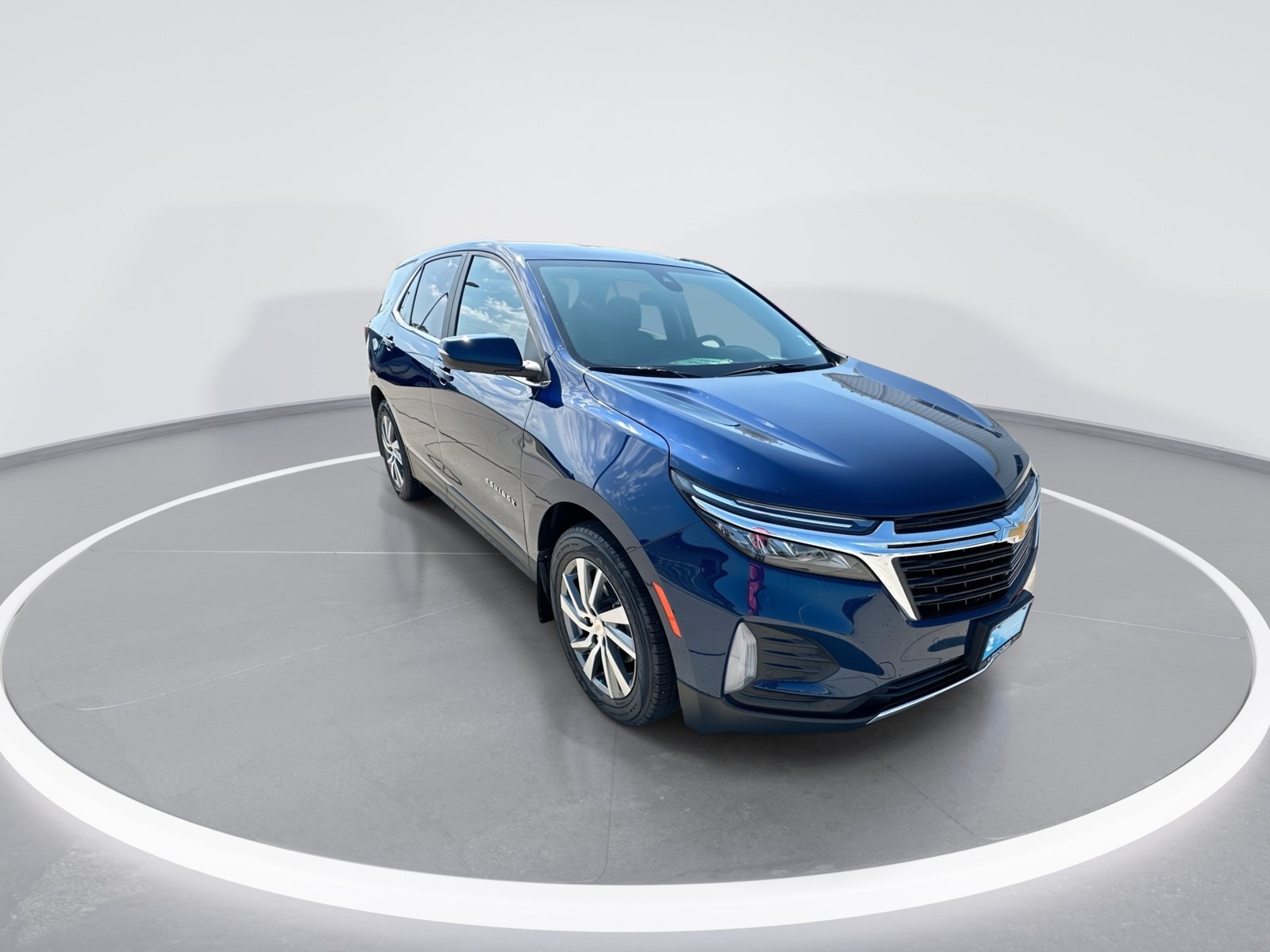 Used 2022 Chevrolet Equinox LT AWD/4WD image 2