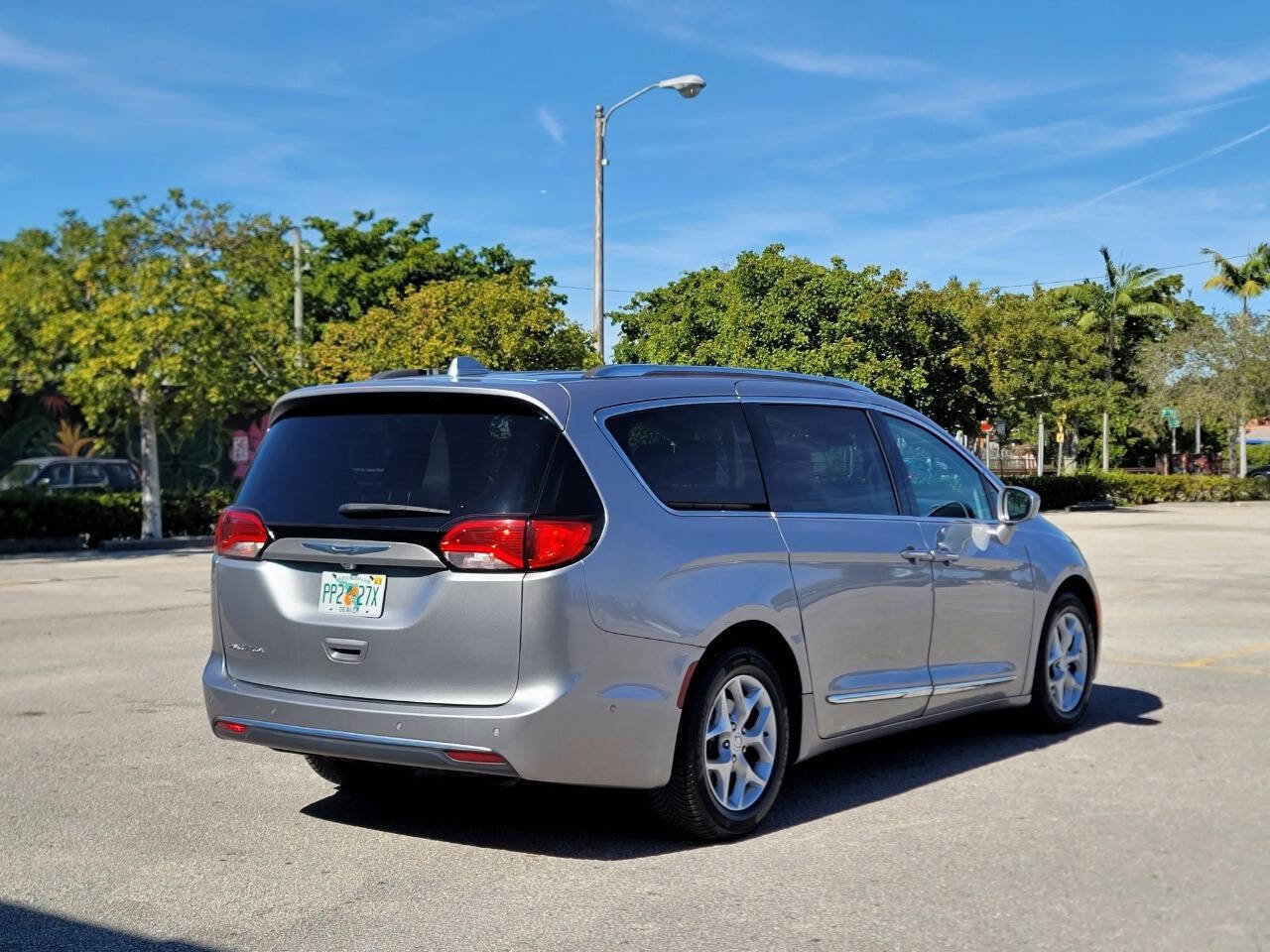 Used 2018 Chrysler Pacifica Touring-L Plus w/ Advanced Safetytec Group image 8