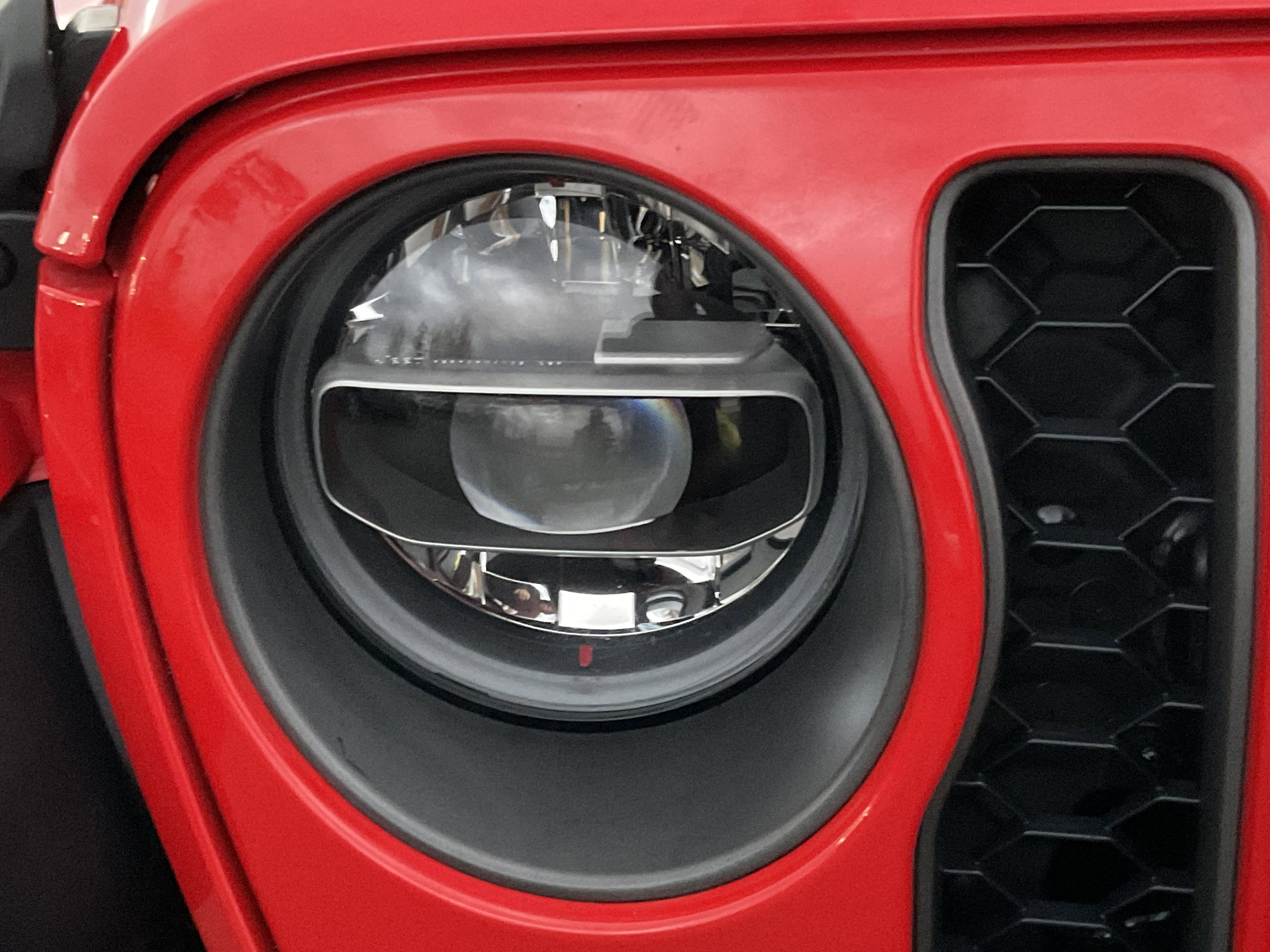 Used 2020 Jeep Gladiator Rubicon w/ Advanced Safety Group image 11