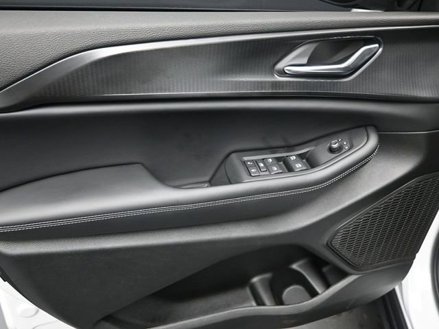 New 2025 Jeep Grand Cherokee Altitude image 11